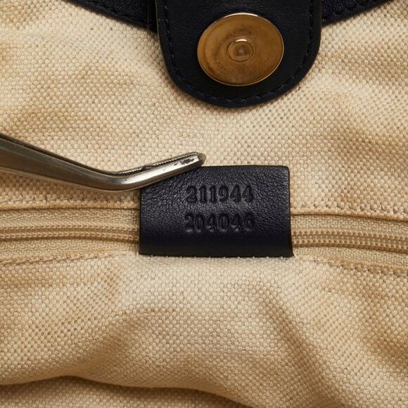 Gucci Sukey Navy Leather Handbag (Pre-Owned) - Picture 6 of 11